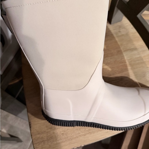 Hunter Cream Winter & Rain Boots - Picture 12 of 13